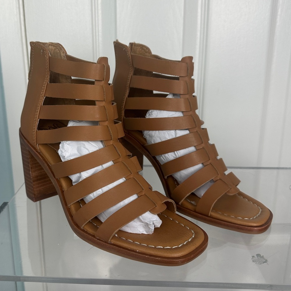 Sofft Stratford Gladiator Leather Tan healed Sandal Women’s 6 New no box Shoes